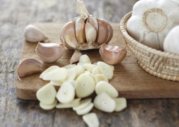 Garlic for the preparation of friction, effective in the treatment of arthrosis of the knee joint